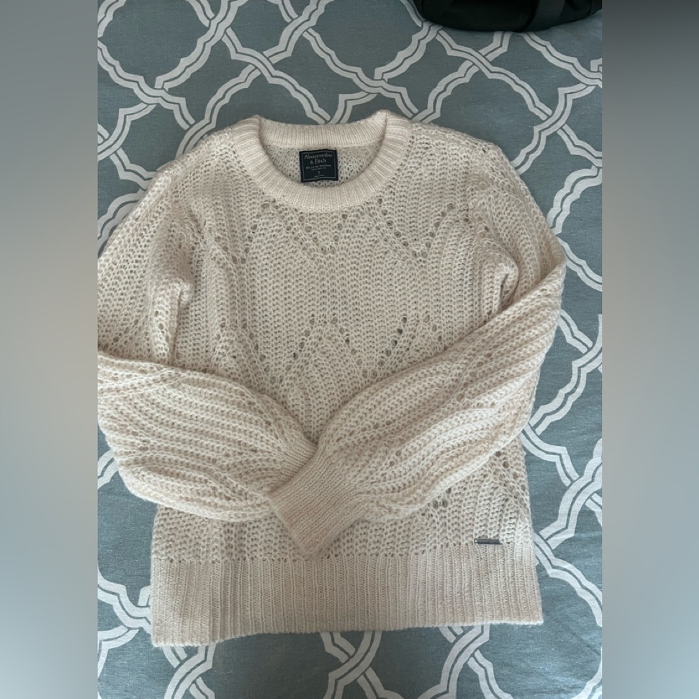 NWOT Abercrombie & Fitch Ivory Sweater Size Small
